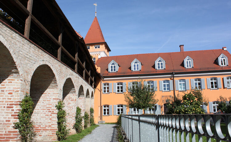 Der Storchenturm mit Wehrgang lässt Dingolfings vergangene Zeiten wieder aufleben. Bild: Stadt Dingolfing