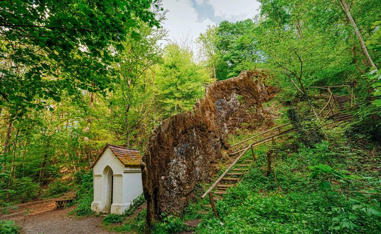 Wachsender Felsen von Usterling © Ferienland Dingolfing-Landau, Daxl-Eiglsperger